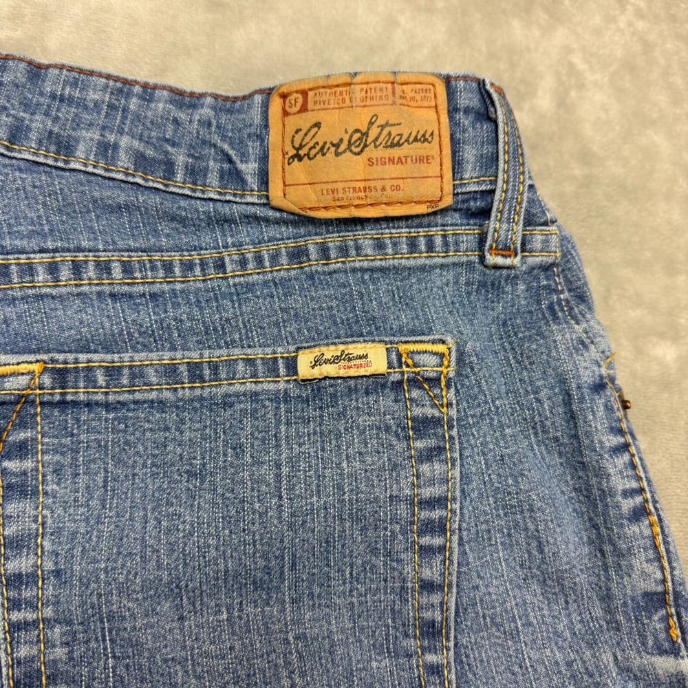 Levi Strauss Signature Stretch Mid Rise Bootcut Jeans Light Wash Size 16 Misses - Picture 6 of 13